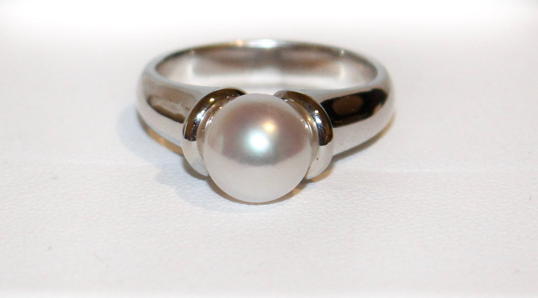 18ct White Gold White South Sea Pearl Ring