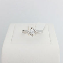 Load image into Gallery viewer, 9ct/18ct White Gold Engagement Ring Design 5
