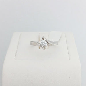 9ct/18ct White Gold Engagement Ring Design 5