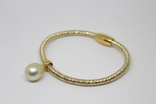 Load image into Gallery viewer, South Sea Pearl (10.5 - 11mm) Gold Bracelet
