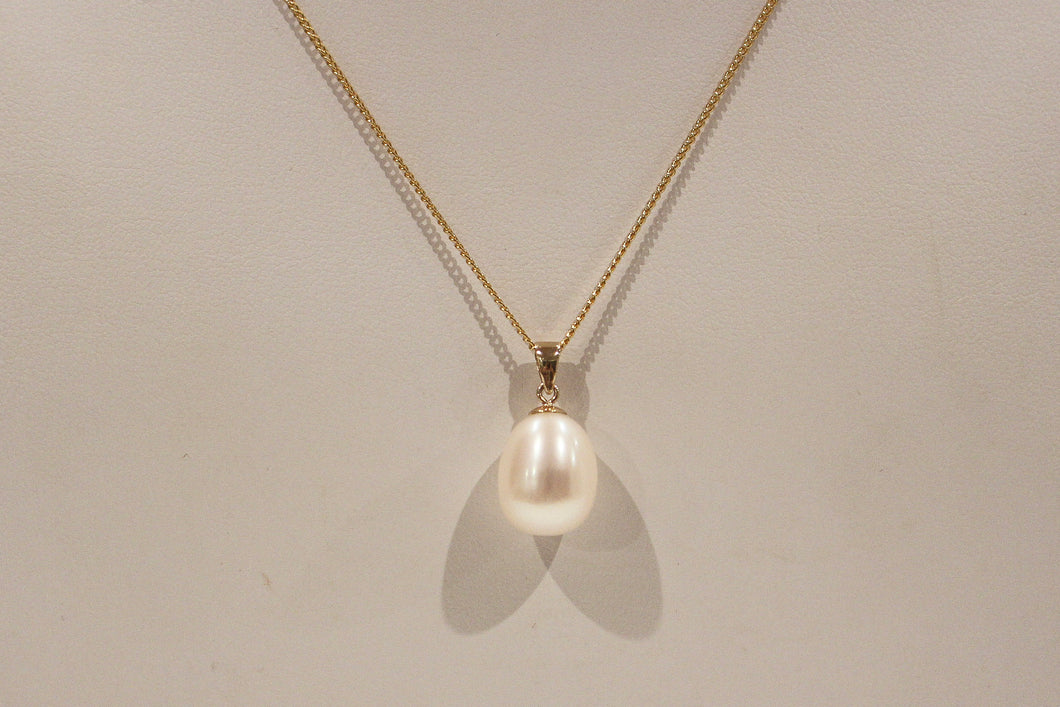 9ct Yellow Gold 10x13mm White Freshwater Pearl Pendant