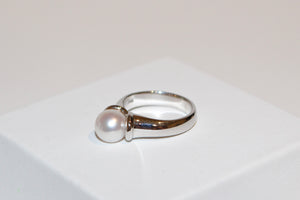 18ct White Gold White South Sea Pearl Ring
